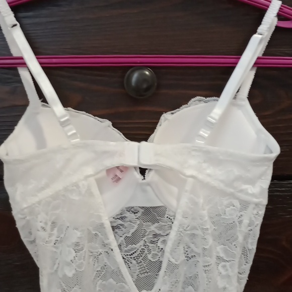 XS White Lace Elegance Bodysuit LaVieEnRose - Picture 10 of 12